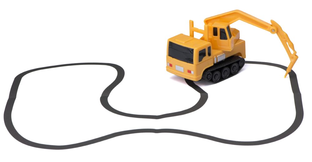 masinuta de jucarie cu inductie tip excavator urmareste linia trasata cu marker ul galben 2 scaled