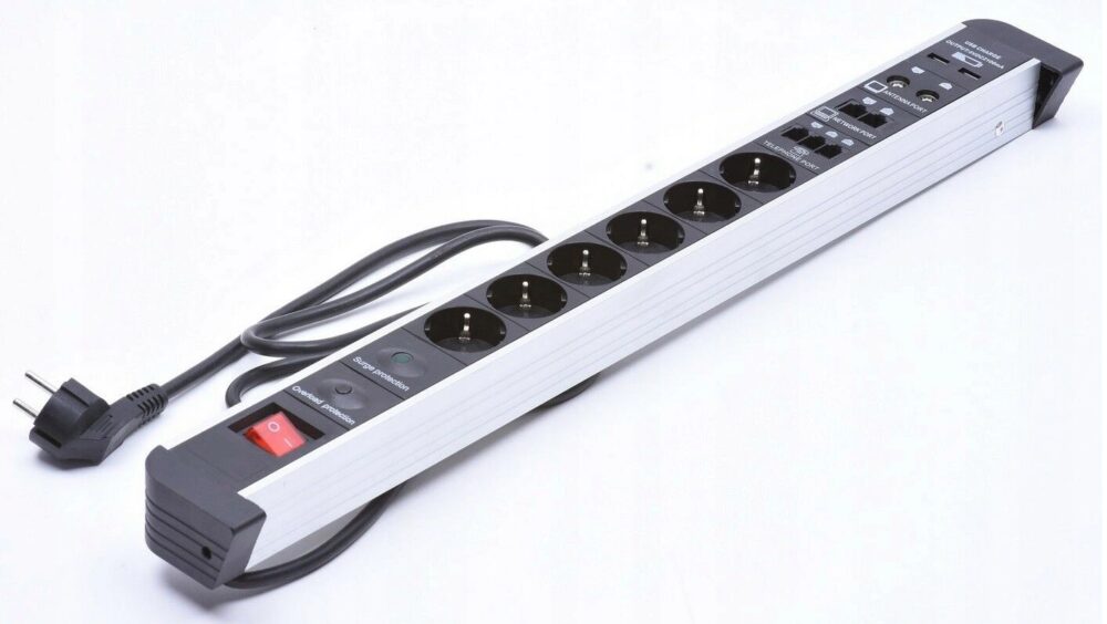 prelungitor multifunctional cu 6 prize 2 porturi usb si diverse interfete gonga 1