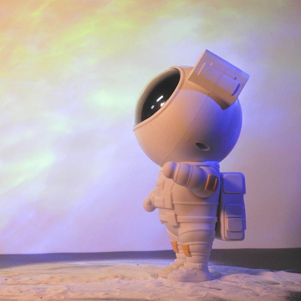 proiector in forma de astronaut permite proiectarea stelelor sau galaxiilor gonga 4