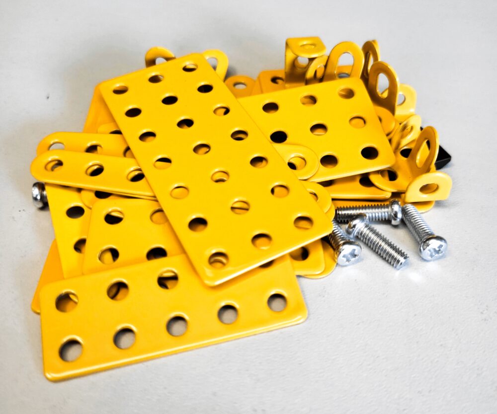set de constructie camion agricol elemente metalice cu surub 221 elemente gonga 4