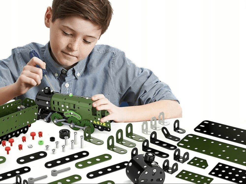 set de constructie locomotiva elemente metalice cu surub 340 bucati gonga 4